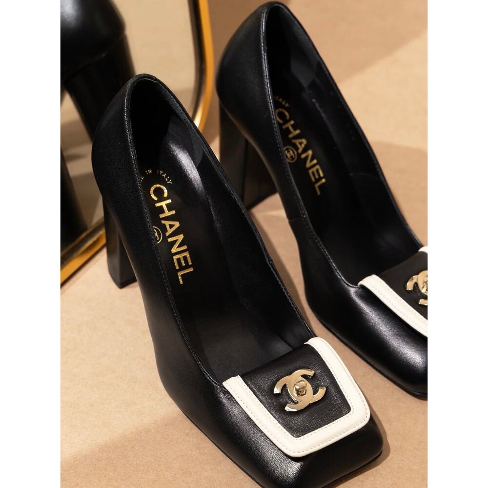 Chanel 26S Blazy Black White Square Toe Turnlock Gold CC Logo Block Heel Pump 39 - Picture 4 of 16